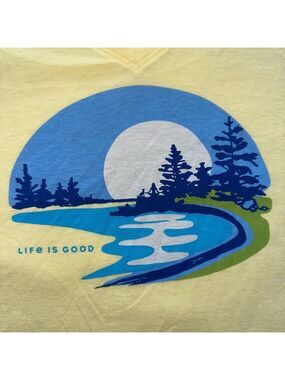 NWOT Women’s Medium Life Is Good Cool Tee VNeck SS TShirt